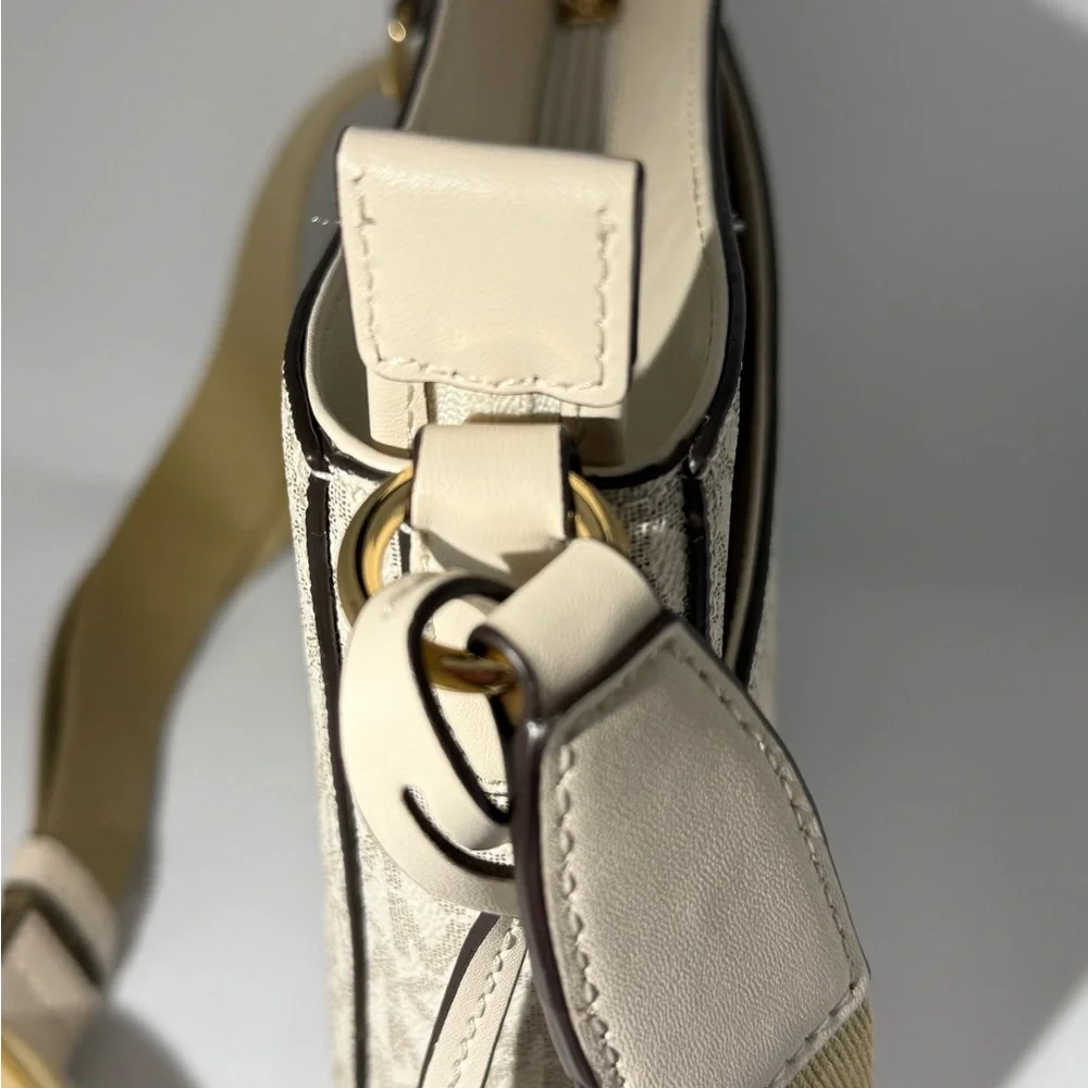 Michael Kors Jet Set Travel Small Messenger Crossbody Bag in Vanilla Signature. - Picture 7 of 11
